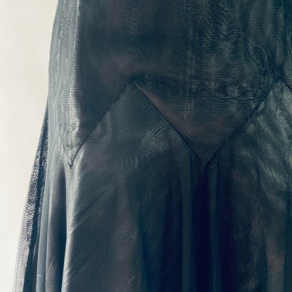 Unique 90s Vera Wang Black Tulle and Taffeta Gown - Picture 5 of 8